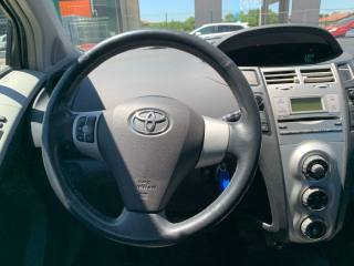 TOYOTA Yaris usata, con Specchietti laterali elettrici