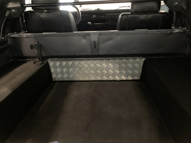 LAND ROVER Defender usata 15