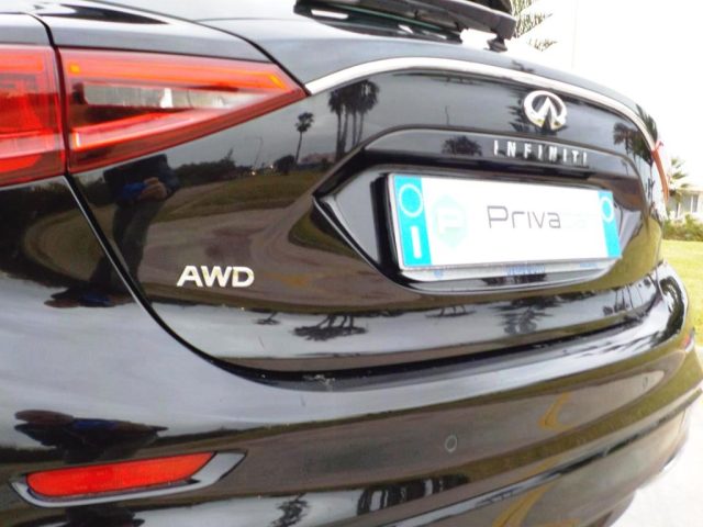 INFINITI Q30 usata, con Autoradio