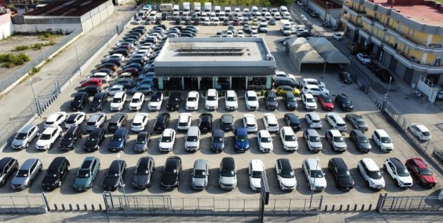 VOLKSWAGEN T-Roc usata, con Isofix