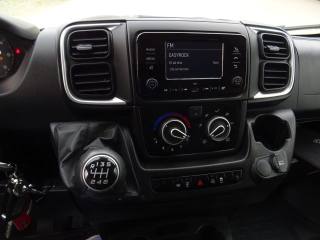 PEUGEOT Boxer usata, con Autoradio