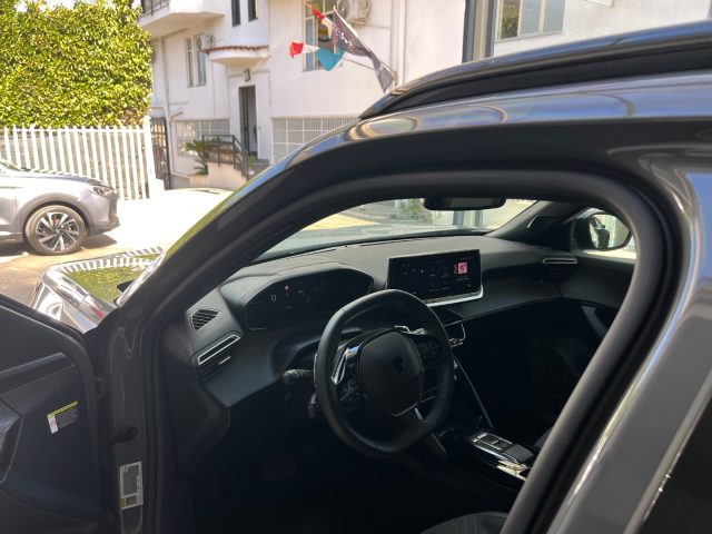 PEUGEOT 2008 usata, con Sensori di parcheggio anteriori