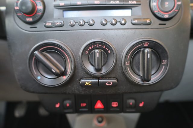 VOLKSWAGEN New Beetle usata 42