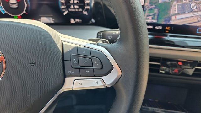 VOLKSWAGEN Golf usata, con USB
