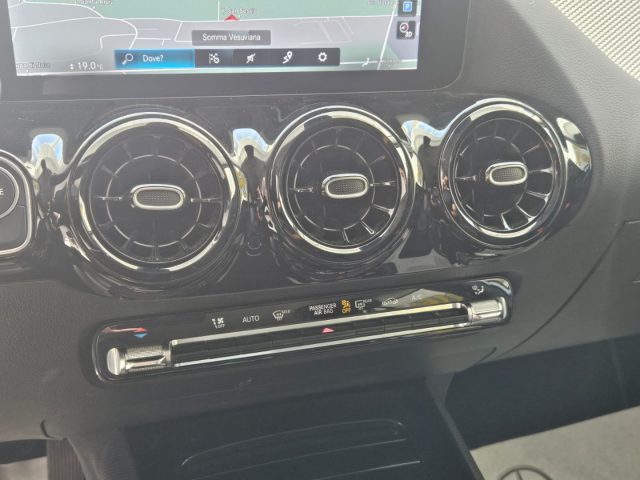 MERCEDES-BENZ GLA 180 usata, con Lettore CD