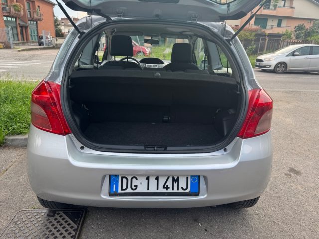 TOYOTA Yaris usata 13