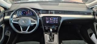 VOLKSWAGEN Passat Variant usata, con Fari LED