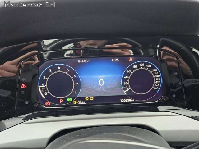 VOLKSWAGEN Golf usata, con USB