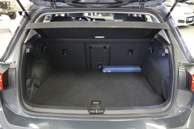 VOLKSWAGEN Golf usata, con Touch screen