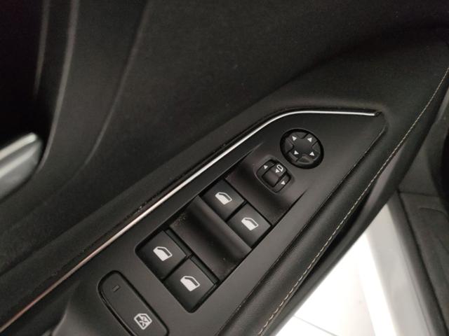 PEUGEOT 3008 usata, con Volante in pelle