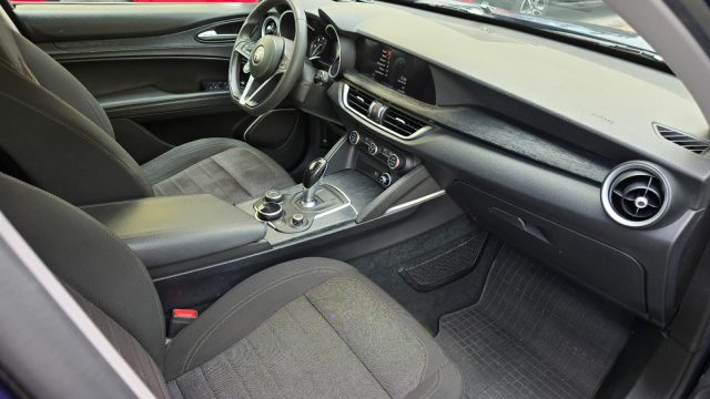 ALFA ROMEO Stelvio usata, con Controllo automatico clima