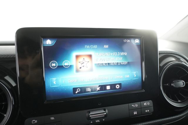 MERCEDES-BENZ CLA usata 14