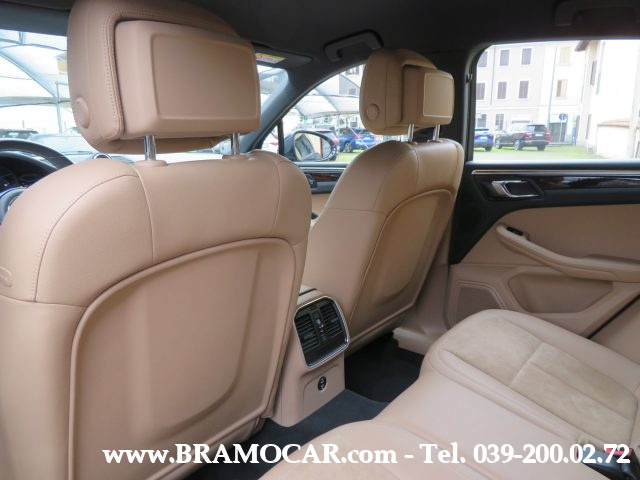 PORSCHE Macan usata, con USB