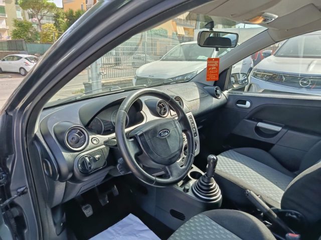 FORD Fiesta usata, con Autoradio