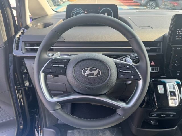 HYUNDAI Staria usata, con Boardcomputer