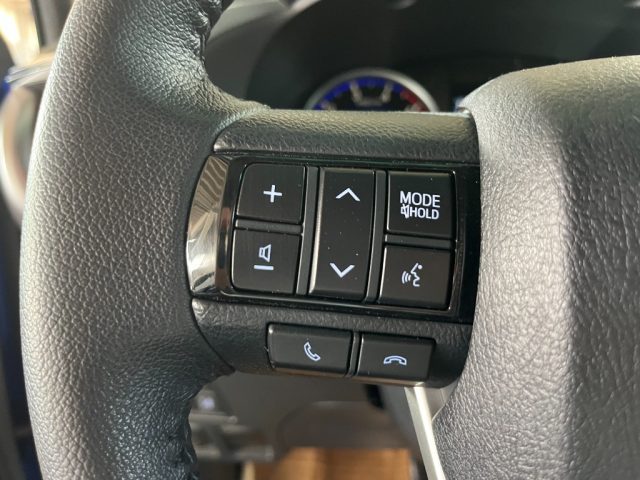 TOYOTA Hilux usata, con Autoradio digitale