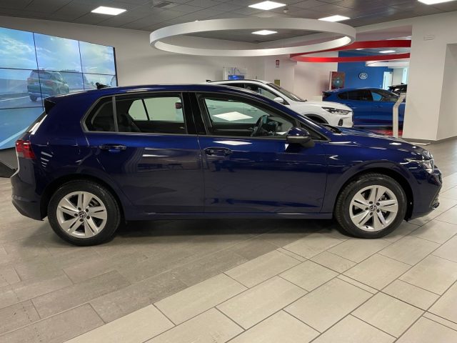 VOLKSWAGEN Golf usata, con USB