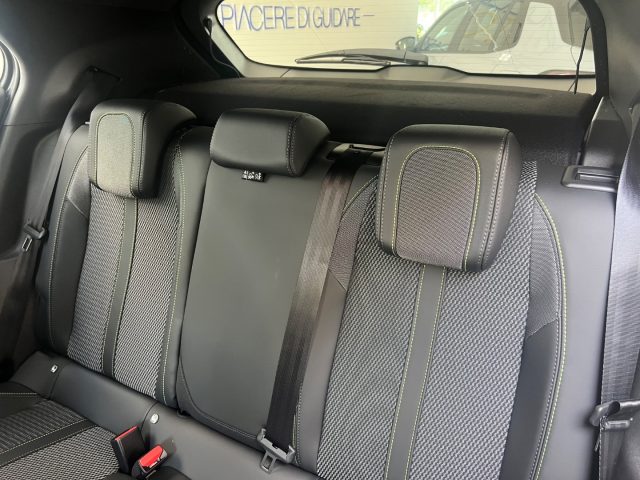 PEUGEOT 2008 usata, con Isofix