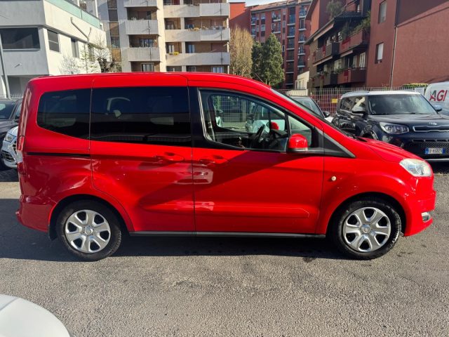 FORD Tourneo Courier usata, con Autoradio