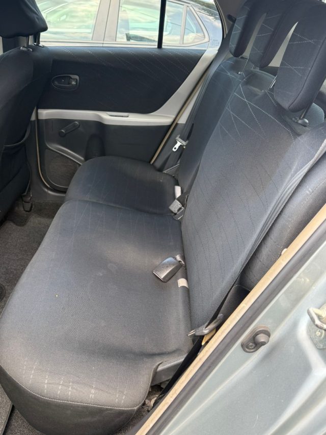 TOYOTA Yaris usata 19