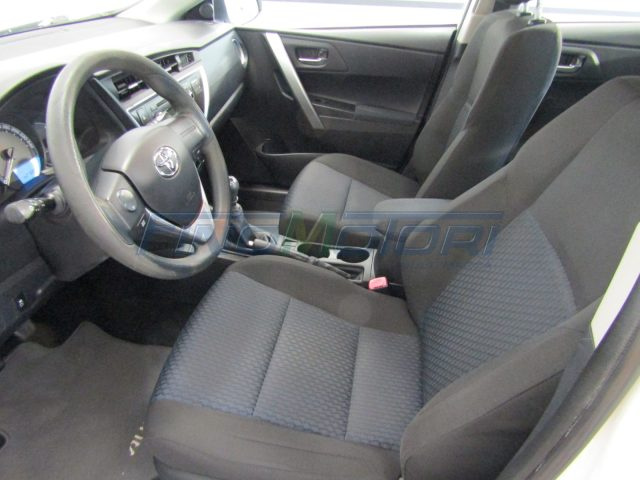 TOYOTA Auris usata, con Chiusura centralizzata