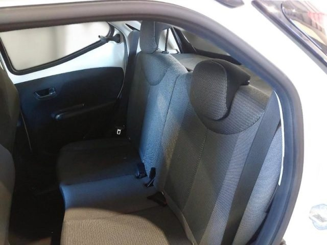 TOYOTA Aygo usata, con Airbag testa