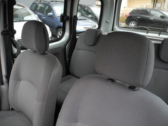 RENAULT Kangoo usata 28