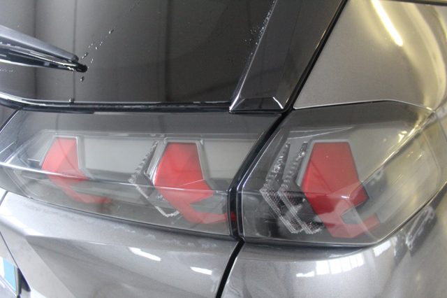PEUGEOT 2008 usata, con Sistema di navigazione