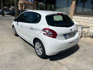 PEUGEOT 208 usata, con Autoradio