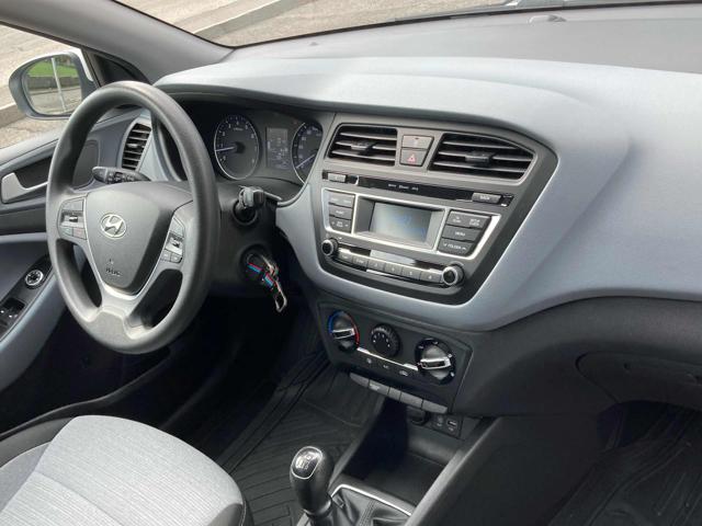 HYUNDAI i20 usata, con Controllo automatico clima