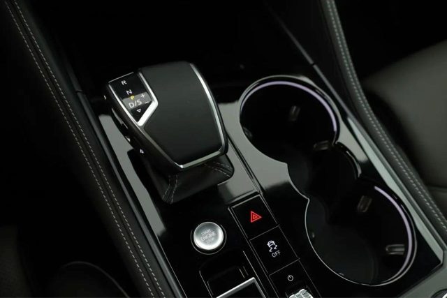 VOLKSWAGEN Touareg usata, con Cruise Control