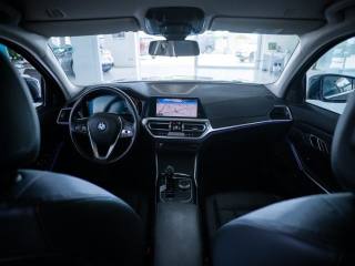BMW 318 usata, con Fari LED