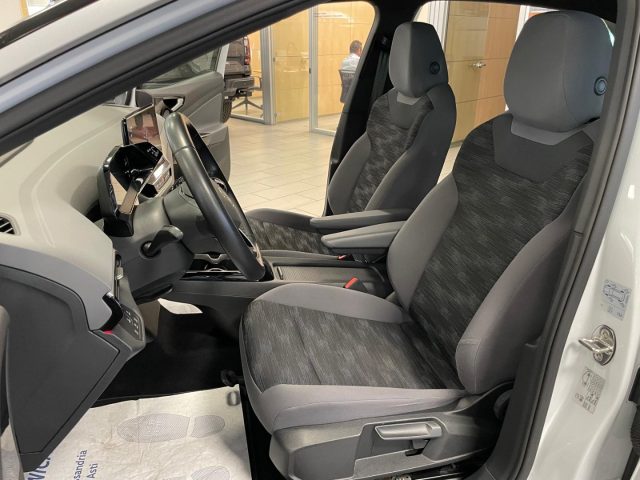 VOLKSWAGEN ID.4 usata, con Leve al volante