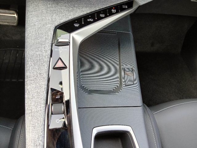 PEUGEOT 5008 usata, con Touch screen