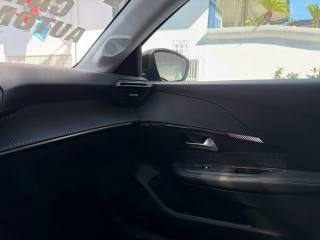 PEUGEOT 208 usata, con Sedile posteriore sdoppiato