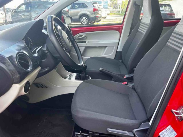 VOLKSWAGEN up! usata, con Autoradio