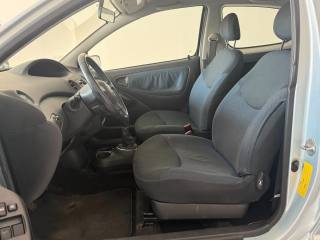 TOYOTA Yaris usata 16