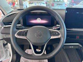 VOLKSWAGEN T-Roc usata, con Leve al volante