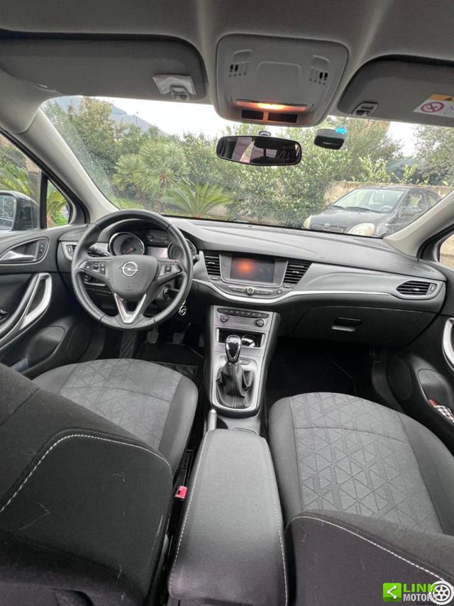 OPEL Astra usata, con Fari LED