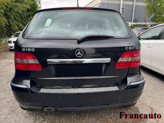 MERCEDES-BENZ B 180 usata, con Alzacristalli elettrici