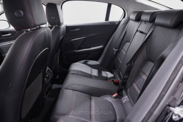 JAGUAR XE usata, con Volante multifunzione