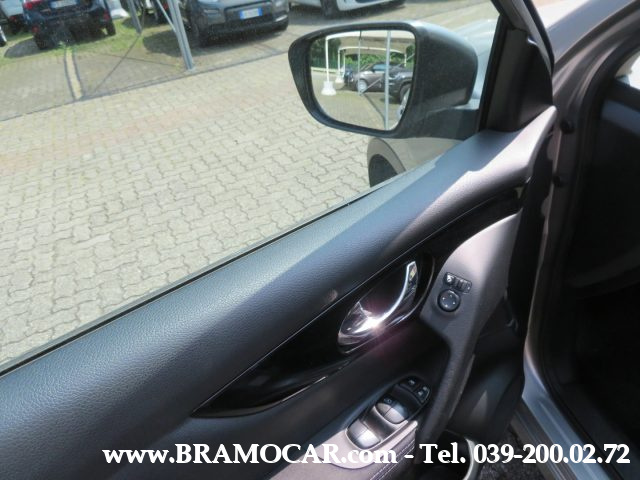 NISSAN Qashqai usata, con Controllo automatico clima