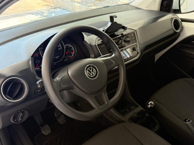 VOLKSWAGEN up! usata, con Autoradio digitale