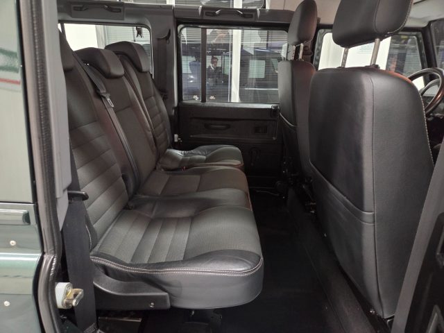 LAND ROVER Defender usata, con Lettore CD