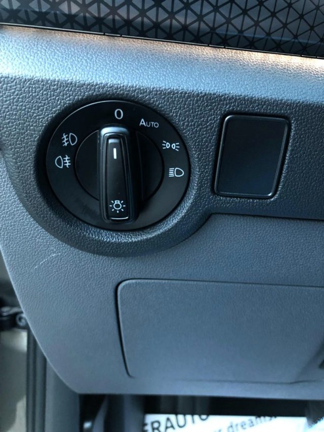 VOLKSWAGEN T-Cross usata, con USB