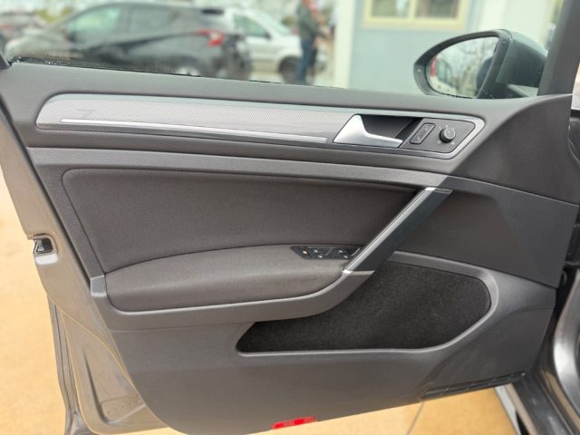 VOLKSWAGEN Golf usata, con Autoradio digitale