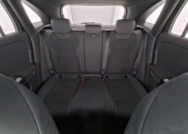 MERCEDES-BENZ GLA 180 usata, con Chiusura centralizzata