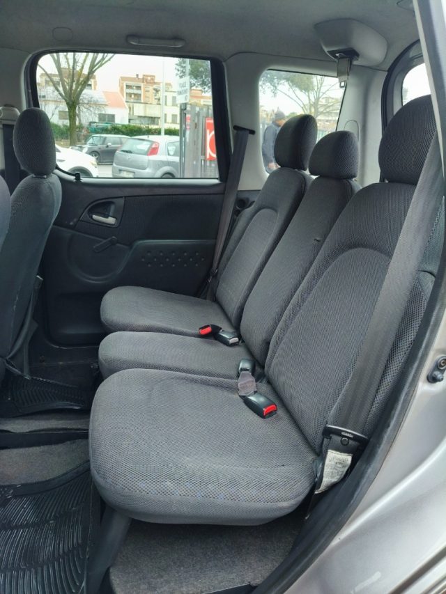 TOYOTA Yaris usata, con Controllo automatico clima