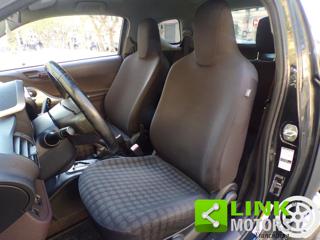 TOYOTA iQ usata 18