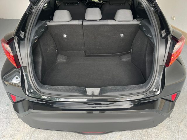 TOYOTA C-HR usata, con Controllo automatico clima
